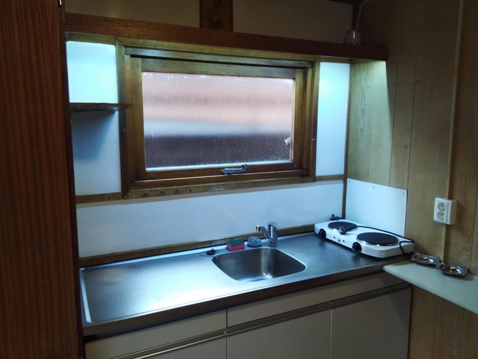 Дома для отпуска Two Rooms Rustic House - Self Check-In Бухарест-16