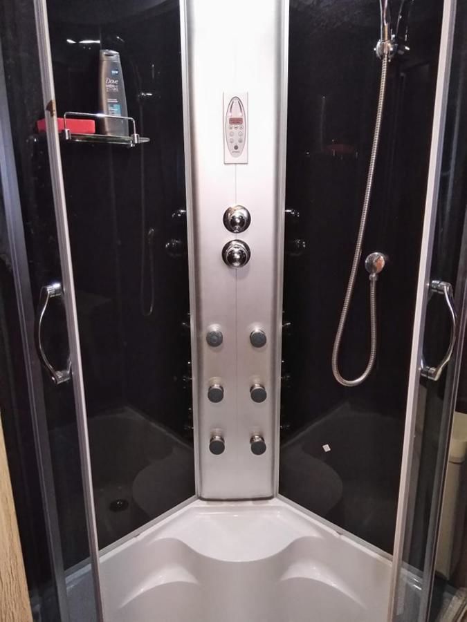 Дома для отпуска Two Rooms Rustic House - Self Check-In Бухарест-19