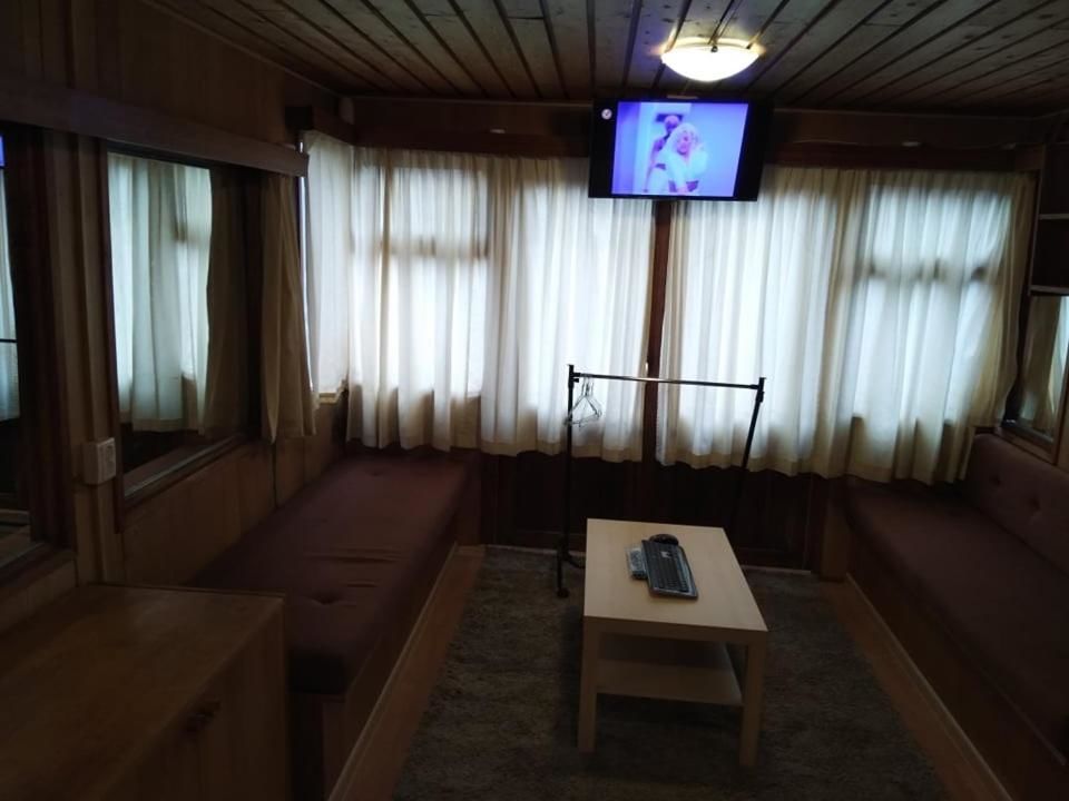 Дома для отпуска Two Rooms Rustic House - Self Check-In Бухарест-20