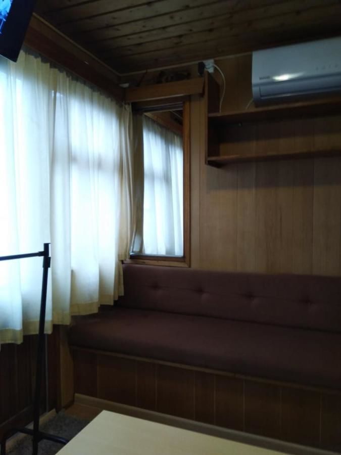 Дома для отпуска Two Rooms Rustic House - Self Check-In Бухарест-23