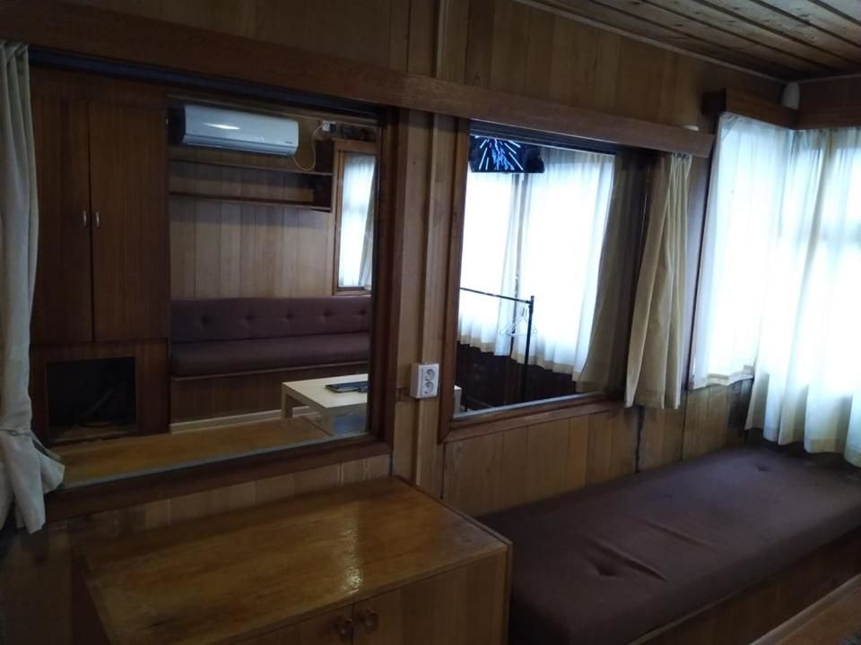 Дома для отпуска Two Rooms Rustic House - Self Check-In Бухарест-25