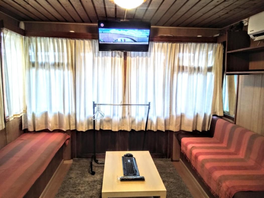 Дома для отпуска Two Rooms Rustic House - Self Check-In Бухарест-6