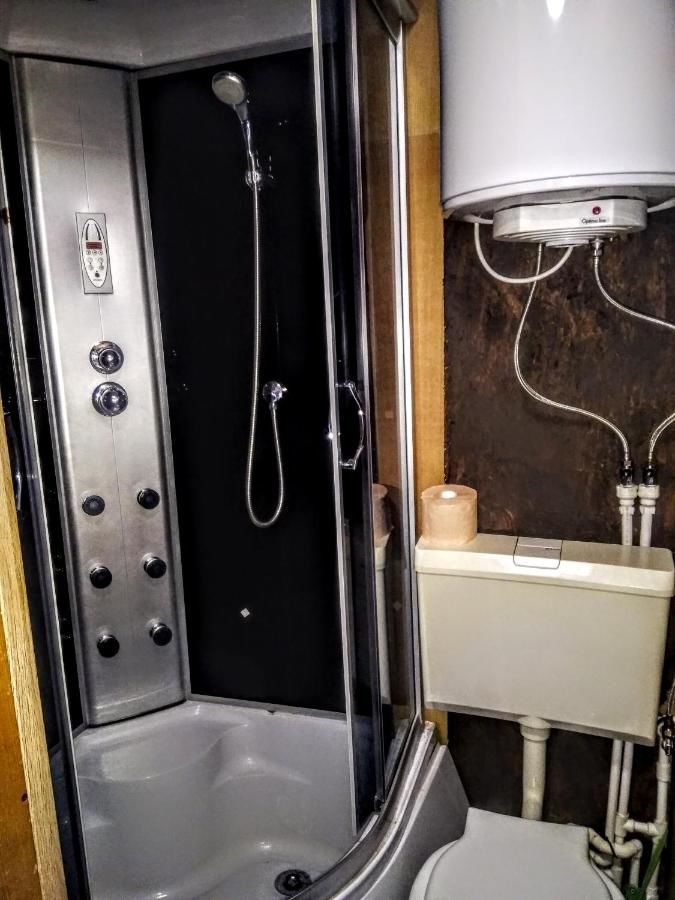 Дома для отпуска Two Rooms Rustic House - Self Check-In Бухарест-10