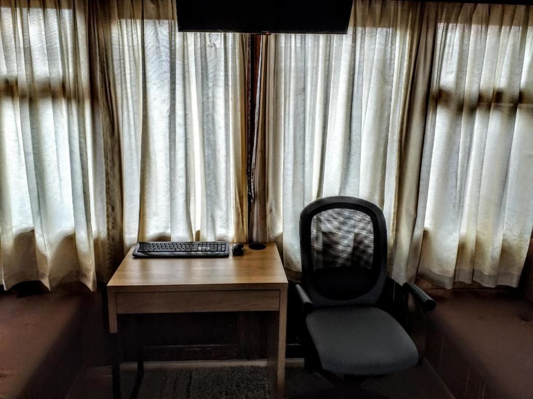 Дома для отпуска Two Rooms Rustic House - Self Check-In Бухарест-12