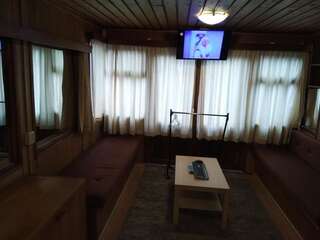 Дома для отпуска Two Rooms Rustic House - Self Check-In Бухарест Дом для отпуска-30